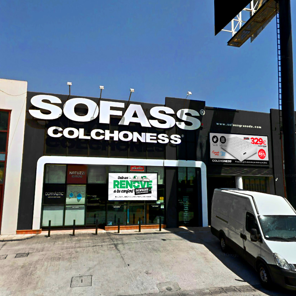 Sof&aacute;s en Granada